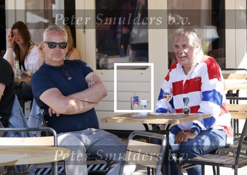 Amsterdam 31 mei 2021
Maarten Spanjer en Rijk de Gooijer jr drinken drankje op terras.