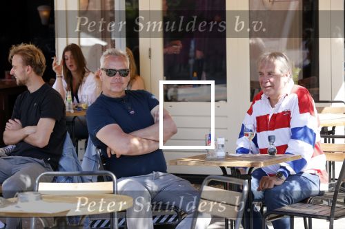 Amsterdam 31 mei 2021
Maarten Spanjer en Rijk de Gooijer jr drinken drankje op terras.