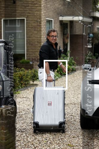 Huizen 26 mei 2021 
Marco en leontien Borsato arriveren bij het huis van Leontien nadat ze terug zijn gekomen van een liefdesvakantie naar ibiza.