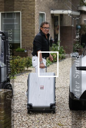 Huizen 26 mei 2021 
Marco en leontien Borsato arriveren bij het huis van Leontien nadat ze terug zijn gekomen van een liefdesvakantie naar ibiza.