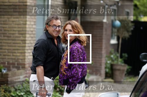 Huizen 26 mei 2021 
Marco en leontien Borsato arriveren bij het huis van Leontien nadat ze terug zijn gekomen van een liefdesvakantie naar ibiza.