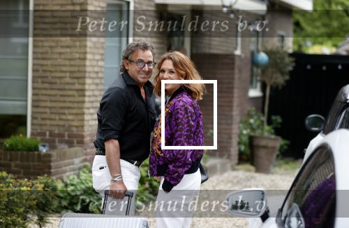 Huizen 26 mei 2021 
Marco en leontien Borsato arriveren bij het huis van Leontien nadat ze terug zijn gekomen van een liefdesvakantie naar ibiza.