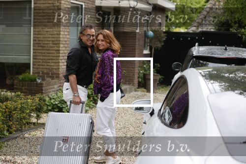 Huizen 26 mei 2021 
Marco en leontien Borsato arriveren bij het huis van Leontien nadat ze terug zijn gekomen van een liefdesvakantie naar ibiza.
