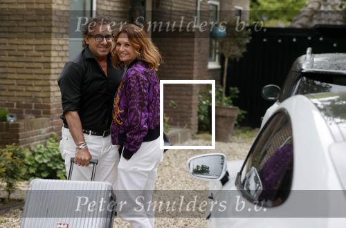 Huizen 26 mei 2021 
Marco en leontien Borsato arriveren bij het huis van Leontien nadat ze terug zijn gekomen van een liefdesvakantie naar ibiza.