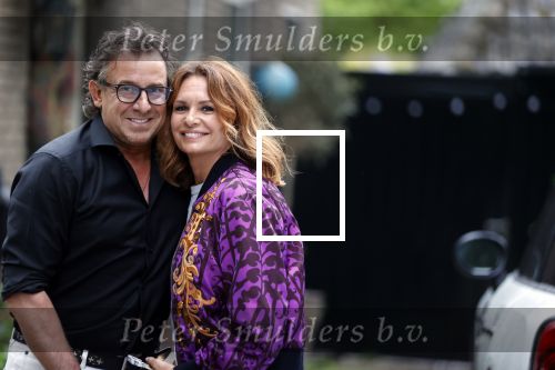 Huizen 26 mei 2021 
Marco en leontien Borsato arriveren bij het huis van Leontien nadat ze terug zijn gekomen van een liefdesvakantie naar ibiza.