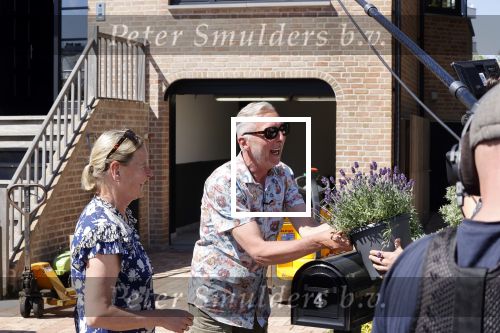 Noordwijk 31 mei en 1 juni 2021
Het nieuwe huis van Martien en Erica Meiland. Ze verhuizen vanuit Hengelo naar Noordwijk.
Aanwezig Martien Meiland Erica Meiland Maxime Meiland met dochter Claire en partner Leroy Molkenboer Montana Meiland met vrien Dirk Hoogstraten. Ook broer Jaap meiland en zijn vrouw Evelien helpen mee.