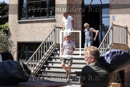 Noordwijk 31 mei en 1 juni 2021
Het nieuwe huis van Martien en Erica Meiland. Ze verhuizen vanuit Hengelo naar Noordwijk.
Aanwezig Martien Meiland Erica Meiland Maxime Meiland met dochter Claire en partner Leroy Molkenboer Montana Meiland met vrien Dirk Hoogstraten. Ook broer Jaap meiland en zijn vrouw Evelien helpen mee.