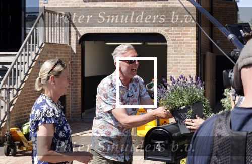 Noordwijk 31 mei en 1 juni 2021
Het nieuwe huis van Martien en Erica Meiland. Ze verhuizen vanuit Hengelo naar Noordwijk.
Aanwezig Martien Meiland Erica Meiland Maxime Meiland met dochter Claire en partner Leroy Molkenboer Montana Meiland met vrien Dirk Hoogstraten. Ook broer Jaap meiland en zijn vrouw Evelien helpen mee.