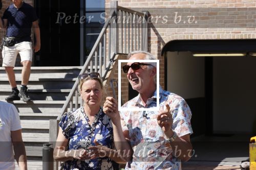Noordwijk 31 mei en 1 juni 2021
Het nieuwe huis van Martien en Erica Meiland. Ze verhuizen vanuit Hengelo naar Noordwijk.
Aanwezig Martien Meiland Erica Meiland Maxime Meiland met dochter Claire en partner Leroy Molkenboer Montana Meiland met vrien Dirk Hoogstraten. Ook broer Jaap meiland en zijn vrouw Evelien helpen mee.