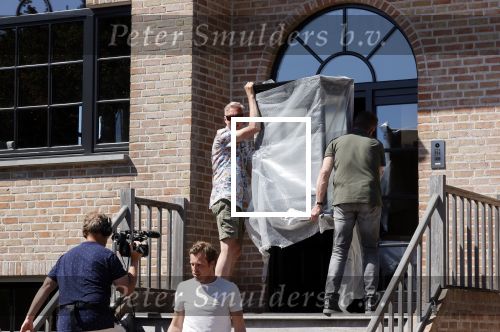 Noordwijk 31 mei en 1 juni 2021
Het nieuwe huis van Martien en Erica Meiland. Ze verhuizen vanuit Hengelo naar Noordwijk.
Aanwezig Martien Meiland Erica Meiland Maxime Meiland met dochter Claire en partner Leroy Molkenboer Montana Meiland met vrien Dirk Hoogstraten. Ook broer Jaap meiland en zijn vrouw Evelien helpen mee.