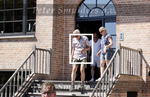 Noordwijk 31 mei en 1 juni 2021
Het nieuwe huis van Martien en Erica Meiland. Ze verhuizen vanuit Hengelo naar Noordwijk.
Aanwezig Martien Meiland Erica Meiland Maxime Meiland met dochter Claire en partner Leroy Molkenboer Montana Meiland met vrien Dirk Hoogstraten. Ook broer Jaap meiland en zijn vrouw Evelien helpen mee.