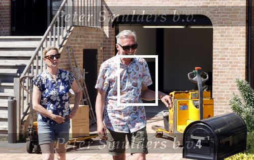 Noordwijk 31 mei en 1 juni 2021
Het nieuwe huis van Martien en Erica Meiland. Ze verhuizen vanuit Hengelo naar Noordwijk.
Aanwezig Martien Meiland Erica Meiland Maxime Meiland met dochter Claire en partner Leroy Molkenboer Montana Meiland met vrien Dirk Hoogstraten. Ook broer Jaap meiland en zijn vrouw Evelien helpen mee.