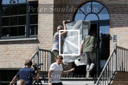 Noordwijk 31 mei en 1 juni 2021
Het nieuwe huis van Martien en Erica Meiland. Ze verhuizen vanuit Hengelo naar Noordwijk.
Aanwezig Martien Meiland Erica Meiland Maxime Meiland met dochter Claire en partner Leroy Molkenboer Montana Meiland met vrien Dirk Hoogstraten. Ook broer Jaap meiland en zijn vrouw Evelien helpen mee.
