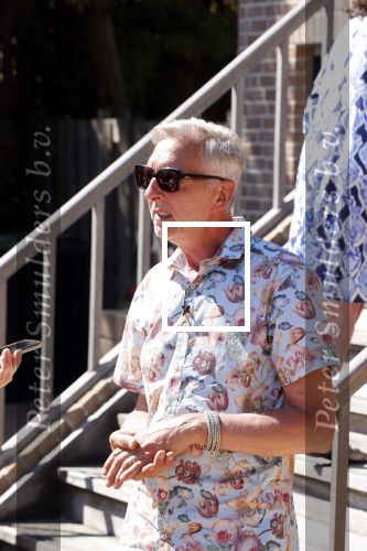 Noordwijk 31 mei en 1 juni 2021
Het nieuwe huis van Martien en Erica Meiland. Ze verhuizen vanuit Hengelo naar Noordwijk.
Aanwezig Martien Meiland Erica Meiland Maxime Meiland met dochter Claire en partner Leroy Molkenboer Montana Meiland met vrien Dirk Hoogstraten. Ook broer Jaap meiland en zijn vrouw Evelien helpen mee.