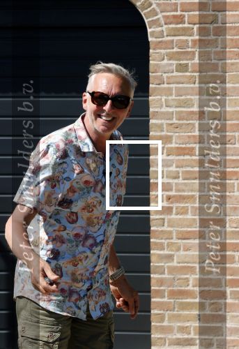 Noordwijk 31 mei en 1 juni 2021
Het nieuwe huis van Martien en Erica Meiland. Ze verhuizen vanuit Hengelo naar Noordwijk.
Aanwezig Martien Meiland Erica Meiland Maxime Meiland met dochter Claire en partner Leroy Molkenboer Montana Meiland met vrien Dirk Hoogstraten. Ook broer Jaap meiland en zijn vrouw Evelien helpen mee.