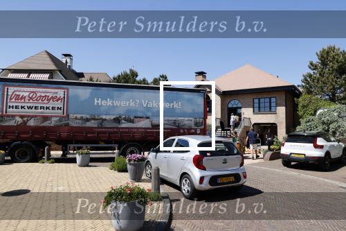Noordwijk 31 mei en 1 juni 2021
Het nieuwe huis van Martien en Erica Meiland. Ze verhuizen vanuit Hengelo naar Noordwijk.
Aanwezig Martien Meiland Erica Meiland Maxime Meiland met dochter Claire en partner Leroy Molkenboer Montana Meiland met vrien Dirk Hoogstraten. Ook broer Jaap meiland en zijn vrouw Evelien helpen mee.