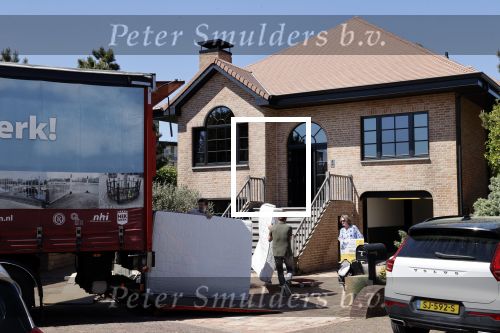 Noordwijk 31 mei en 1 juni 2021
Het nieuwe huis van Martien en Erica Meiland. Ze verhuizen vanuit Hengelo naar Noordwijk.
Aanwezig Martien Meiland Erica Meiland Maxime Meiland met dochter Claire en partner Leroy Molkenboer Montana Meiland met vrien Dirk Hoogstraten. Ook broer Jaap meiland en zijn vrouw Evelien helpen mee.