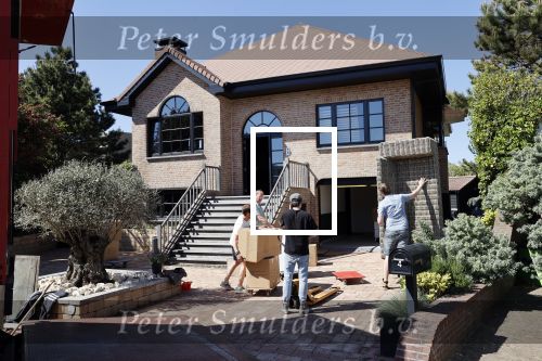 Noordwijk 31 mei en 1 juni 2021
Het nieuwe huis van Martien en Erica Meiland. Ze verhuizen vanuit Hengelo naar Noordwijk.
Aanwezig Martien Meiland Erica Meiland Maxime Meiland met dochter Claire en partner Leroy Molkenboer Montana Meiland met vrien Dirk Hoogstraten. Ook broer Jaap meiland en zijn vrouw Evelien helpen mee.
