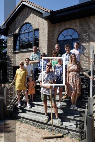 Noordwijk 31 mei en 1 juni 2021
Het nieuwe huis van Martien en Erica Meiland. Ze verhuizen vanuit Hengelo naar Noordwijk.
Aanwezig Martien Meiland Erica Meiland Maxime Meiland met dochter Claire en partner Leroy Molkenboer Montana Meiland met vrien Dirk Hoogstraten. Ook broer Jaap meiland en zijn vrouw Evelien helpen mee.