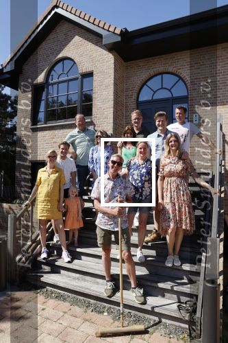Noordwijk 31 mei en 1 juni 2021
Het nieuwe huis van Martien en Erica Meiland. Ze verhuizen vanuit Hengelo naar Noordwijk.
Aanwezig Martien Meiland Erica Meiland Maxime Meiland met dochter Claire en partner Leroy Molkenboer Montana Meiland met vrien Dirk Hoogstraten. Ook broer Jaap meiland en zijn vrouw Evelien helpen mee.