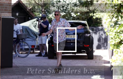 Noordwijk 31 mei en 1 juni 2021
Het nieuwe huis van Martien en Erica Meiland. Ze verhuizen vanuit Hengelo naar Noordwijk.
Aanwezig Martien Meiland Erica Meiland Maxime Meiland met dochter Claire en partner Leroy Molkenboer Montana Meiland met vrien Dirk Hoogstraten. Ook broer Jaap meiland en zijn vrouw Evelien helpen mee.