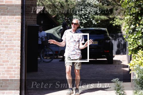 Noordwijk 31 mei en 1 juni 2021
Het nieuwe huis van Martien en Erica Meiland. Ze verhuizen vanuit Hengelo naar Noordwijk.
Aanwezig Martien Meiland Erica Meiland Maxime Meiland met dochter Claire en partner Leroy Molkenboer Montana Meiland met vrien Dirk Hoogstraten. Ook broer Jaap meiland en zijn vrouw Evelien helpen mee.