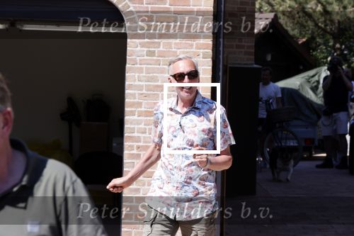 Noordwijk 31 mei en 1 juni 2021
Het nieuwe huis van Martien en Erica Meiland. Ze verhuizen vanuit Hengelo naar Noordwijk.
Aanwezig Martien Meiland Erica Meiland Maxime Meiland met dochter Claire en partner Leroy Molkenboer Montana Meiland met vrien Dirk Hoogstraten. Ook broer Jaap meiland en zijn vrouw Evelien helpen mee.