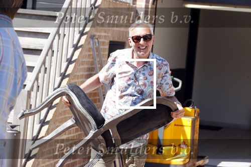 Noordwijk 31 mei en 1 juni 2021
Het nieuwe huis van Martien en Erica Meiland. Ze verhuizen vanuit Hengelo naar Noordwijk.
Aanwezig Martien Meiland Erica Meiland Maxime Meiland met dochter Claire en partner Leroy Molkenboer Montana Meiland met vrien Dirk Hoogstraten. Ook broer Jaap meiland en zijn vrouw Evelien helpen mee.