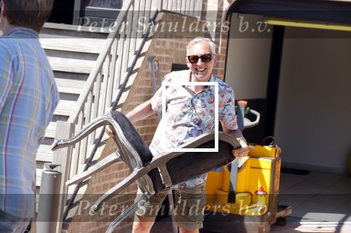 Noordwijk 31 mei en 1 juni 2021
Het nieuwe huis van Martien en Erica Meiland. Ze verhuizen vanuit Hengelo naar Noordwijk.
Aanwezig Martien Meiland Erica Meiland Maxime Meiland met dochter Claire en partner Leroy Molkenboer Montana Meiland met vrien Dirk Hoogstraten. Ook broer Jaap meiland en zijn vrouw Evelien helpen mee.