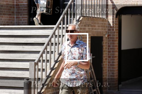 Noordwijk 31 mei en 1 juni 2021
Het nieuwe huis van Martien en Erica Meiland. Ze verhuizen vanuit Hengelo naar Noordwijk.
Aanwezig Martien Meiland Erica Meiland Maxime Meiland met dochter Claire en partner Leroy Molkenboer Montana Meiland met vrien Dirk Hoogstraten. Ook broer Jaap meiland en zijn vrouw Evelien helpen mee.