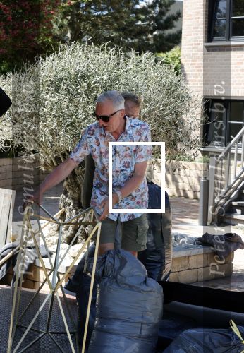 Noordwijk 31 mei en 1 juni 2021
Het nieuwe huis van Martien en Erica Meiland. Ze verhuizen vanuit Hengelo naar Noordwijk.
Aanwezig Martien Meiland Erica Meiland Maxime Meiland met dochter Claire en partner Leroy Molkenboer Montana Meiland met vrien Dirk Hoogstraten. Ook broer Jaap meiland en zijn vrouw Evelien helpen mee.