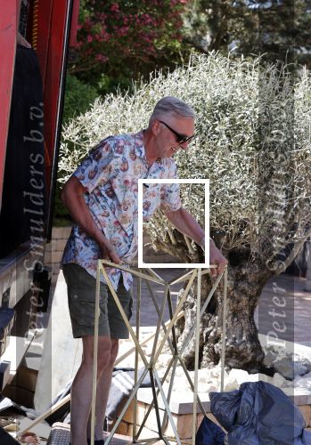 Noordwijk 31 mei en 1 juni 2021
Het nieuwe huis van Martien en Erica Meiland. Ze verhuizen vanuit Hengelo naar Noordwijk.
Aanwezig Martien Meiland Erica Meiland Maxime Meiland met dochter Claire en partner Leroy Molkenboer Montana Meiland met vrien Dirk Hoogstraten. Ook broer Jaap meiland en zijn vrouw Evelien helpen mee.