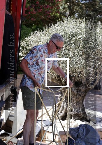 Noordwijk 31 mei en 1 juni 2021
Het nieuwe huis van Martien en Erica Meiland. Ze verhuizen vanuit Hengelo naar Noordwijk.
Aanwezig Martien Meiland Erica Meiland Maxime Meiland met dochter Claire en partner Leroy Molkenboer Montana Meiland met vrien Dirk Hoogstraten. Ook broer Jaap meiland en zijn vrouw Evelien helpen mee.