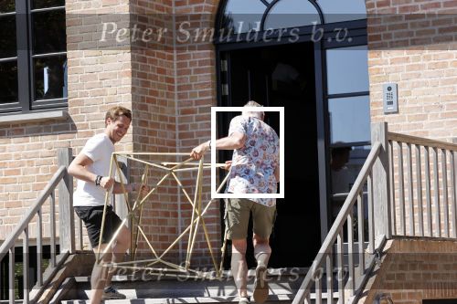 Noordwijk 31 mei en 1 juni 2021
Het nieuwe huis van Martien en Erica Meiland. Ze verhuizen vanuit Hengelo naar Noordwijk.
Aanwezig Martien Meiland Erica Meiland Maxime Meiland met dochter Claire en partner Leroy Molkenboer Montana Meiland met vrien Dirk Hoogstraten. Ook broer Jaap meiland en zijn vrouw Evelien helpen mee.