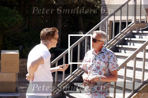 Noordwijk 31 mei en 1 juni 2021
Het nieuwe huis van Martien en Erica Meiland. Ze verhuizen vanuit Hengelo naar Noordwijk.
Aanwezig Martien Meiland Erica Meiland Maxime Meiland met dochter Claire en partner Leroy Molkenboer Montana Meiland met vrien Dirk Hoogstraten. Ook broer Jaap meiland en zijn vrouw Evelien helpen mee. Martien Meiland en Nick Dijkman van story