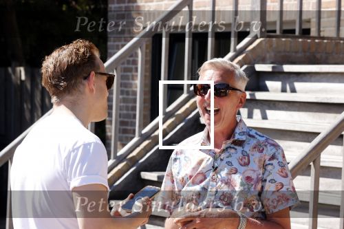 Noordwijk 31 mei en 1 juni 2021
Het nieuwe huis van Martien en Erica Meiland. Ze verhuizen vanuit Hengelo naar Noordwijk.
Aanwezig Martien Meiland Erica Meiland Maxime Meiland met dochter Claire en partner Leroy Molkenboer Montana Meiland met vrien Dirk Hoogstraten. Ook broer Jaap meiland en zijn vrouw Evelien helpen mee. Martien Meiland en Nick Dijkman van story