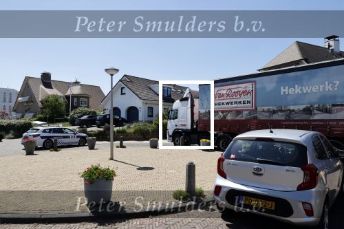 Noordwijk 31 mei en 1 juni 2021
Het nieuwe huis van Martien en Erica Meiland. Ze verhuizen vanuit Hengelo naar Noordwijk.
Aanwezig Martien Meiland Erica Meiland Maxime Meiland met dochter Claire en partner Leroy Molkenboer Montana Meiland met vrien Dirk Hoogstraten. Ook broer Jaap meiland en zijn vrouw Evelien helpen mee. De politie en handhaving kwamen ook kijken