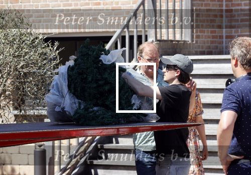 Noordwijk 31 mei en 1 juni 2021
Het nieuwe huis van Martien en Erica Meiland. Ze verhuizen vanuit Hengelo naar Noordwijk.
Aanwezig Martien Meiland Erica Meiland Maxime Meiland met dochter Claire en partner Leroy Molkenboer Montana Meiland met vrien Dirk Hoogstraten. Ook broer Jaap meiland en zijn vrouw Evelien helpen mee.