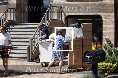Noordwijk 31 mei en 1 juni 2021
Het nieuwe huis van Martien en Erica Meiland. Ze verhuizen vanuit Hengelo naar Noordwijk.
Aanwezig Martien Meiland Erica Meiland Maxime Meiland met dochter Claire en partner Leroy Molkenboer Montana Meiland met vrien Dirk Hoogstraten. Ook broer Jaap meiland en zijn vrouw Evelien helpen mee.