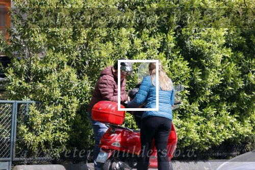 Amsterdam 21 mei 2021
Martijn Krabbe met zijn vrouw Deborah op zijn vespa scooter
