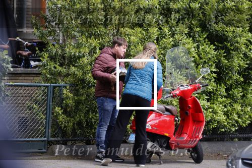 Amsterdam 21 mei 2021
Martijn Krabbe met zijn vrouw Deborah op zijn vespa scooter