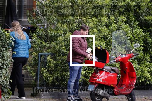 Amsterdam 21 mei 2021
Martijn Krabbe met zijn vrouw Deborah op zijn vespa scooter