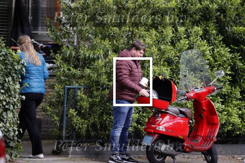 Amsterdam 21 mei 2021
Martijn Krabbe met zijn vrouw Deborah op zijn vespa scooter
