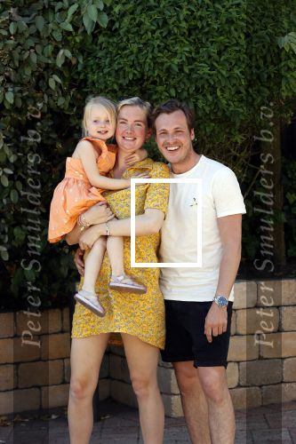 Noordwijk 31 mei en 1 juni 2021
Het nieuwe huis van Martien en Erica Meiland. Ze verhuizen vanuit Hengelo naar Noordwijk.
Aanwezig Martien Meiland Erica Meiland Maxime Meiland met dochter Claire en partner Leroy Molkenboer Montana Meiland met vrien Dirk Hoogstraten. Ook broer Jaap meiland en zijn vrouw Evelien helpen mee.