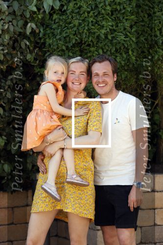 Noordwijk 31 mei en 1 juni 2021
Het nieuwe huis van Martien en Erica Meiland. Ze verhuizen vanuit Hengelo naar Noordwijk.
Aanwezig Martien Meiland Erica Meiland Maxime Meiland met dochter Claire en partner Leroy Molkenboer Montana Meiland met vrien Dirk Hoogstraten. Ook broer Jaap meiland en zijn vrouw Evelien helpen mee.