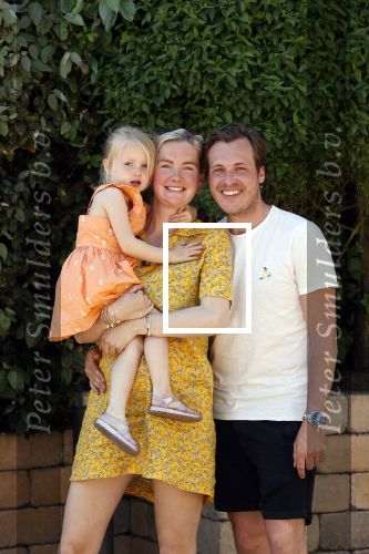 Noordwijk 31 mei en 1 juni 2021
Het nieuwe huis van Martien en Erica Meiland. Ze verhuizen vanuit Hengelo naar Noordwijk.
Aanwezig Martien Meiland Erica Meiland Maxime Meiland met dochter Claire en partner Leroy Molkenboer Montana Meiland met vrien Dirk Hoogstraten. Ook broer Jaap meiland en zijn vrouw Evelien helpen mee.