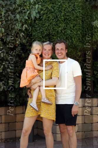 Noordwijk 31 mei en 1 juni 2021
Het nieuwe huis van Martien en Erica Meiland. Ze verhuizen vanuit Hengelo naar Noordwijk.
Aanwezig Martien Meiland Erica Meiland Maxime Meiland met dochter Claire en partner Leroy Molkenboer Montana Meiland met vrien Dirk Hoogstraten. Ook broer Jaap meiland en zijn vrouw Evelien helpen mee.
