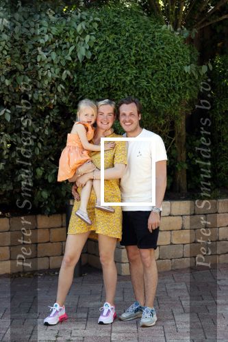 Noordwijk 31 mei en 1 juni 2021
Het nieuwe huis van Martien en Erica Meiland. Ze verhuizen vanuit Hengelo naar Noordwijk.
Aanwezig Martien Meiland Erica Meiland Maxime Meiland met dochter Claire en partner Leroy Molkenboer Montana Meiland met vrien Dirk Hoogstraten. Ook broer Jaap meiland en zijn vrouw Evelien helpen mee.