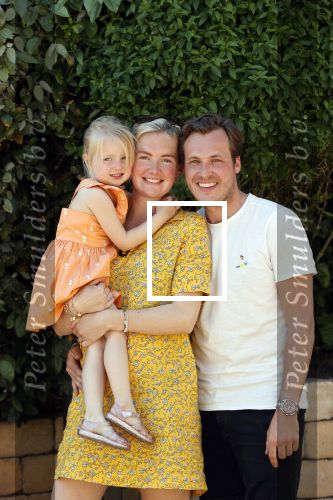 Noordwijk 31 mei en 1 juni 2021
Het nieuwe huis van Martien en Erica Meiland. Ze verhuizen vanuit Hengelo naar Noordwijk.
Aanwezig Martien Meiland Erica Meiland Maxime Meiland met dochter Claire en partner Leroy Molkenboer Montana Meiland met vrien Dirk Hoogstraten. Ook broer Jaap meiland en zijn vrouw Evelien helpen mee.