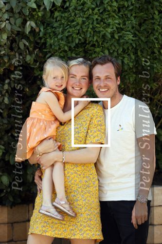 Noordwijk 31 mei en 1 juni 2021
Het nieuwe huis van Martien en Erica Meiland. Ze verhuizen vanuit Hengelo naar Noordwijk.
Aanwezig Martien Meiland Erica Meiland Maxime Meiland met dochter Claire en partner Leroy Molkenboer Montana Meiland met vrien Dirk Hoogstraten. Ook broer Jaap meiland en zijn vrouw Evelien helpen mee.